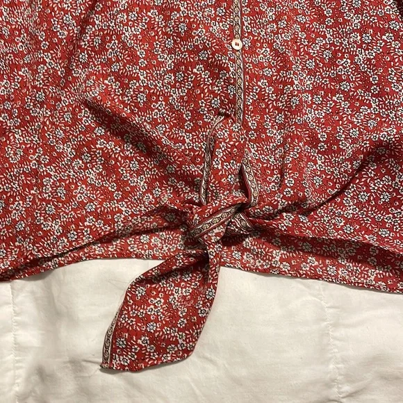 Max Studio - Red, White, & Black Floral Design Blouse - 1/2 Sleeve - Small - Picture 5 of 8